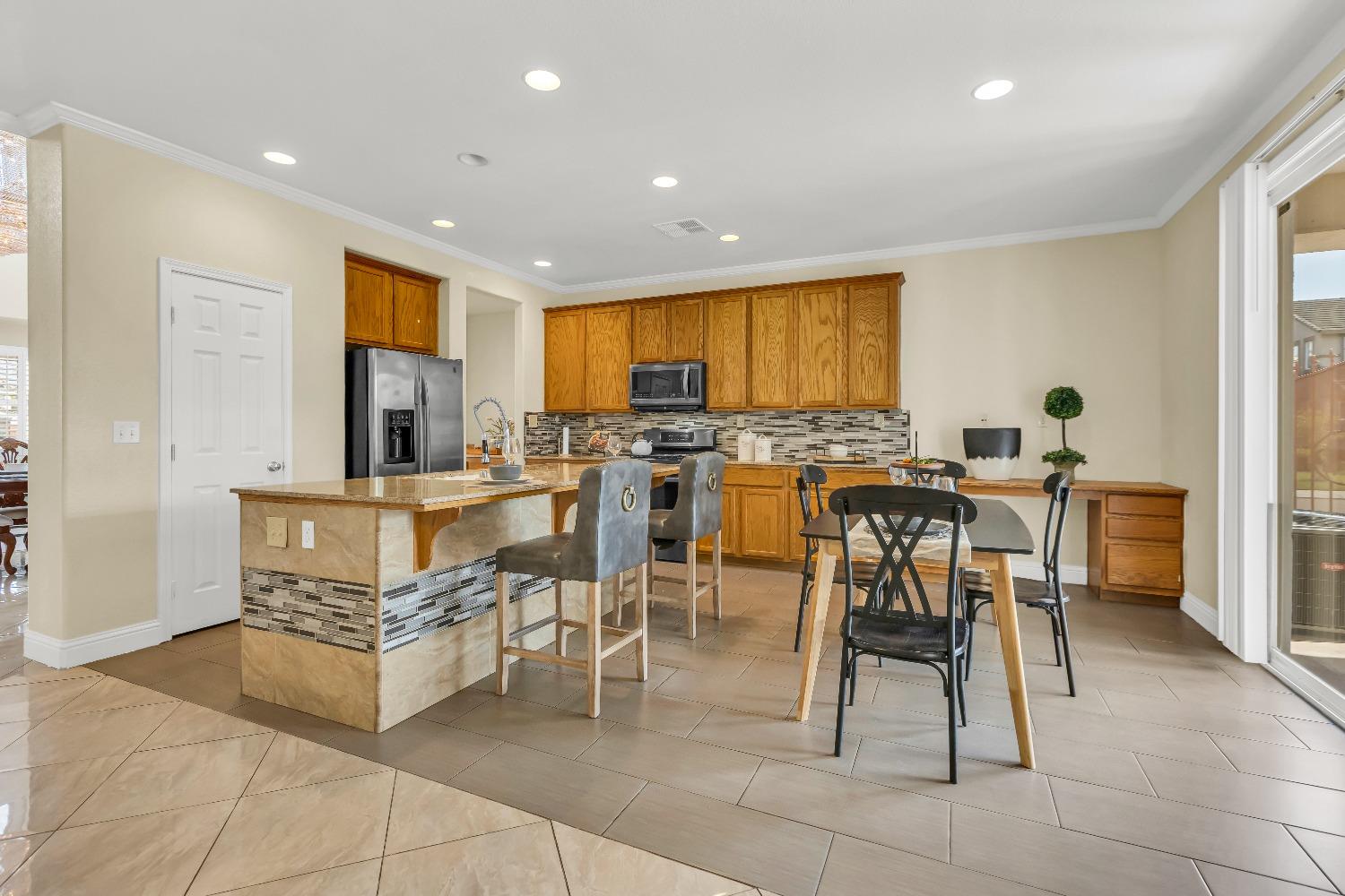 Detail Gallery Image 6 of 82 For 9903 Tiziano Dr, Stockton,  CA 95212 - 5 Beds | 4/1 Baths