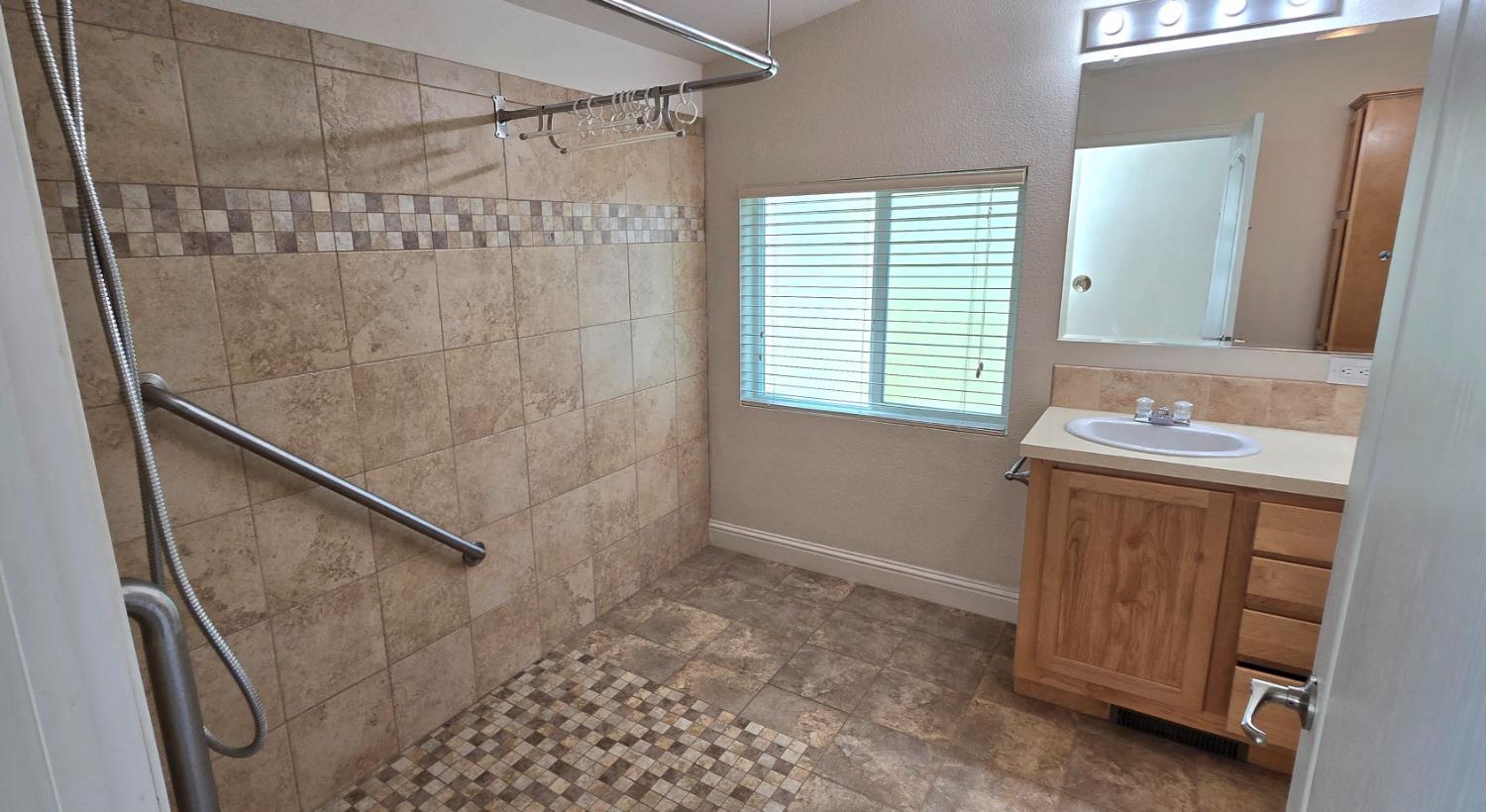 Detail Gallery Image 26 of 49 For 194 Full Cir, Davis,  CA 95618 - 3 Beds | 2 Baths