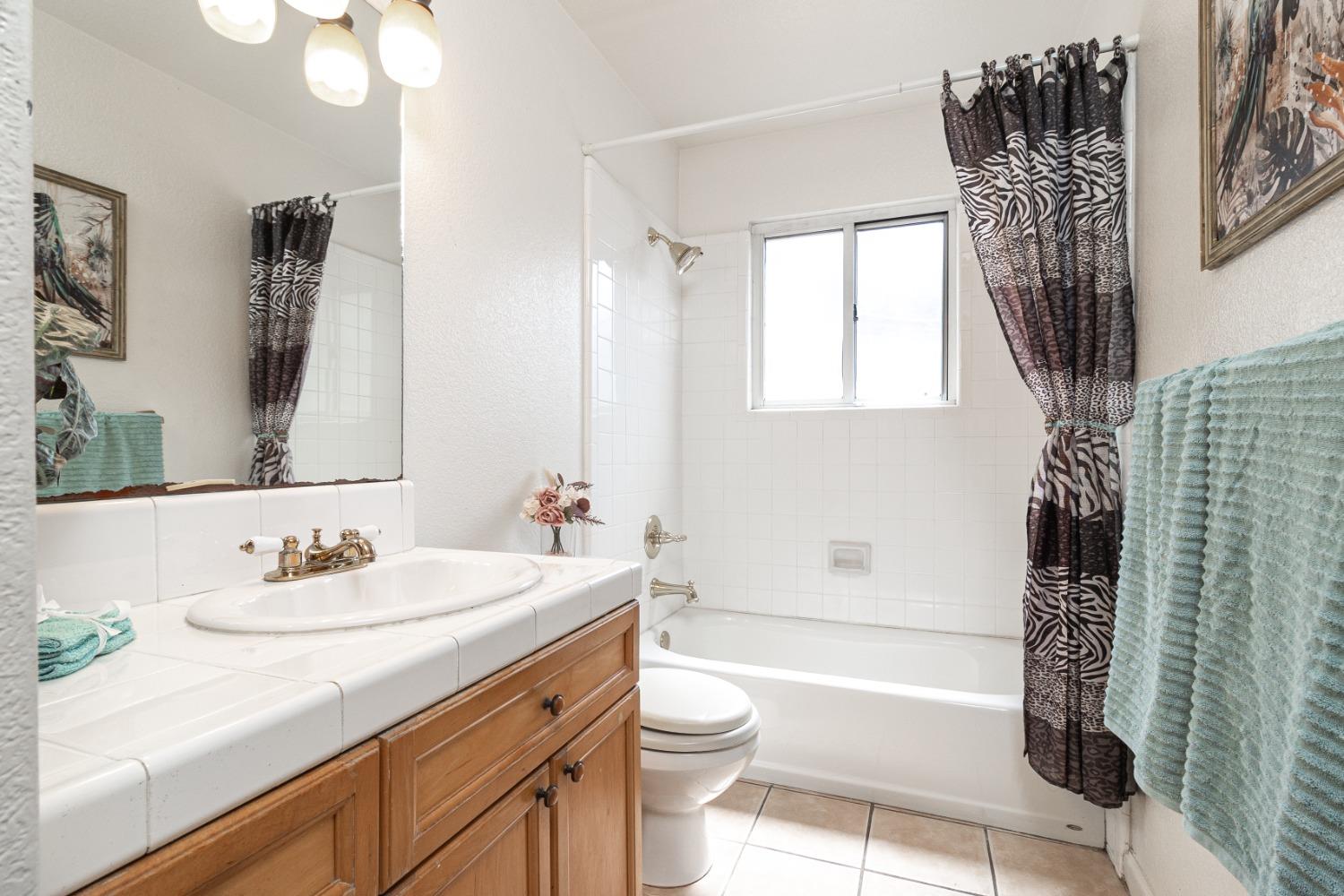 Detail Gallery Image 9 of 21 For 1636 Waudman Ave, Stockton,  CA 95209 - 3 Beds | 2 Baths