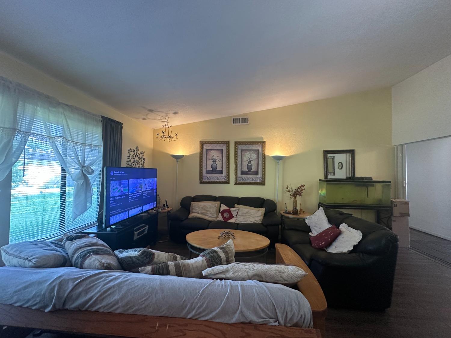 Detail Gallery Image 9 of 31 For 2305 Lido Cir, Stockton,  CA 95207 - 4 Beds | 2 Baths