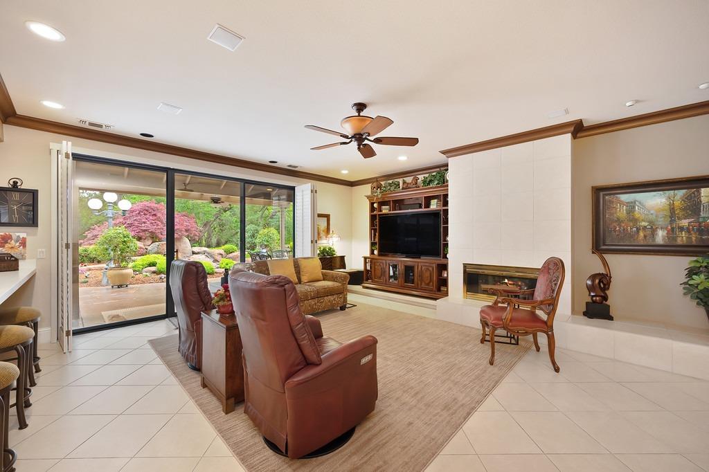 Detail Gallery Image 6 of 95 For 11523 Forty Niner Cir, Gold River,  CA 95670 - 3 Beds | 2/1 Baths