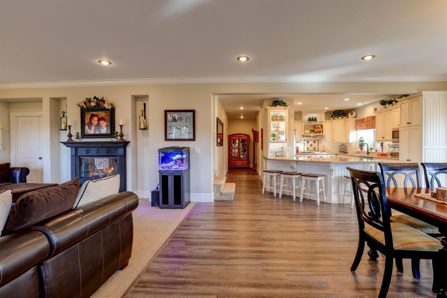 Detail Gallery Image 7 of 78 For 1300 Sierra Oak Ln, Colfax,  CA 95713 - 4 Beds | 3/1 Baths
