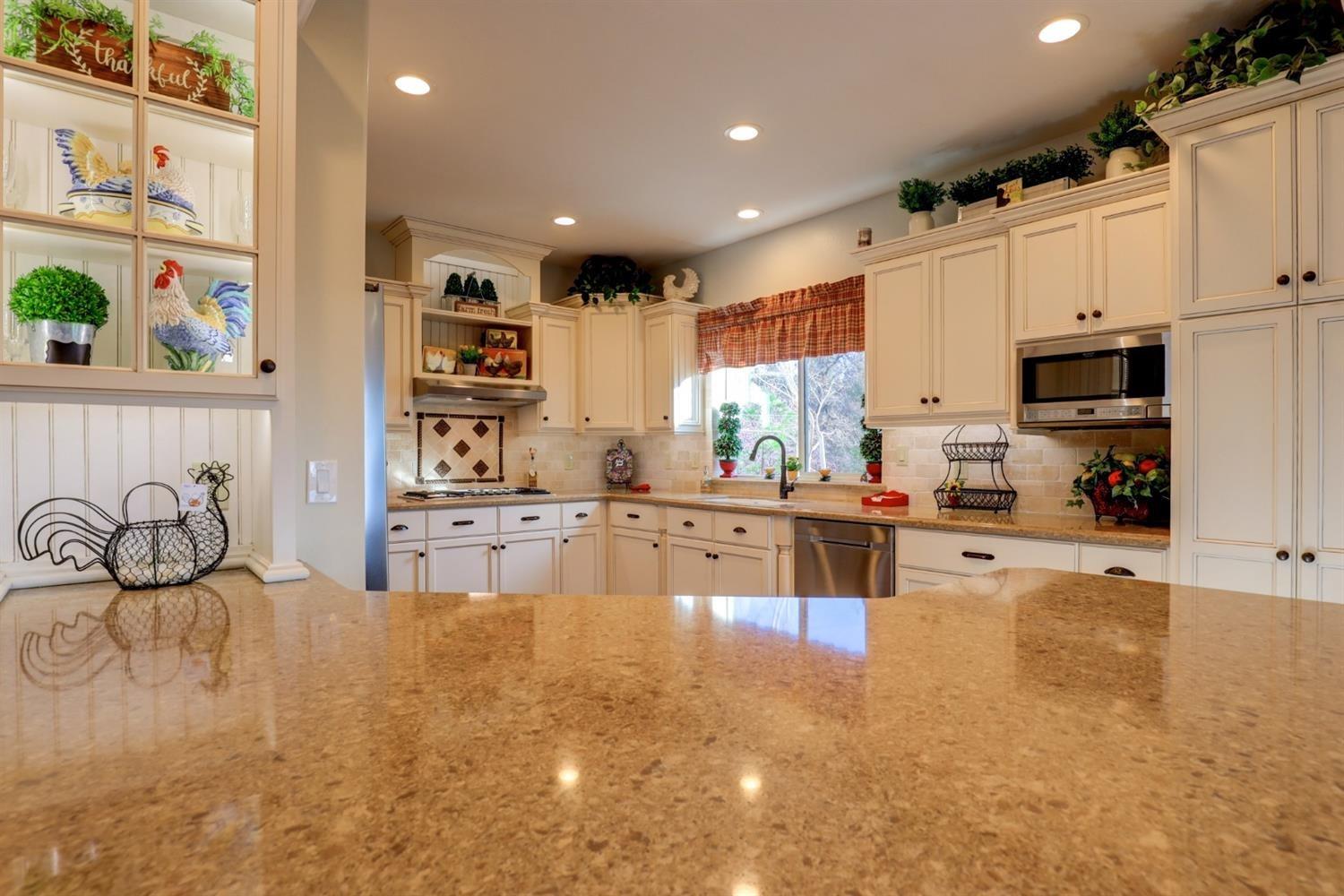 Detail Gallery Image 11 of 78 For 1300 Sierra Oak Ln, Colfax,  CA 95713 - 4 Beds | 3/1 Baths