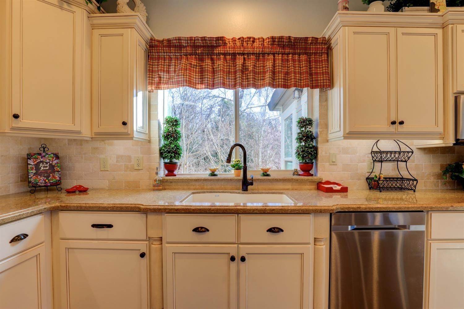 Detail Gallery Image 14 of 78 For 1300 Sierra Oak Ln, Colfax,  CA 95713 - 4 Beds | 3/1 Baths