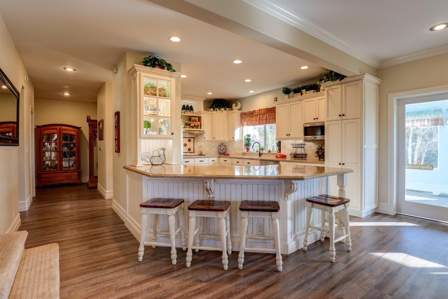 Detail Gallery Image 9 of 78 For 1300 Sierra Oak Ln, Colfax,  CA 95713 - 4 Beds | 3/1 Baths