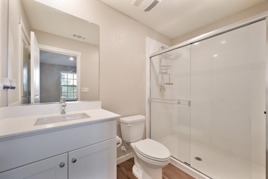 Detail Gallery Image 7 of 27 For 3230 New York Rd, West Sacramento,  CA 95691 - 4 Beds | 3/1 Baths