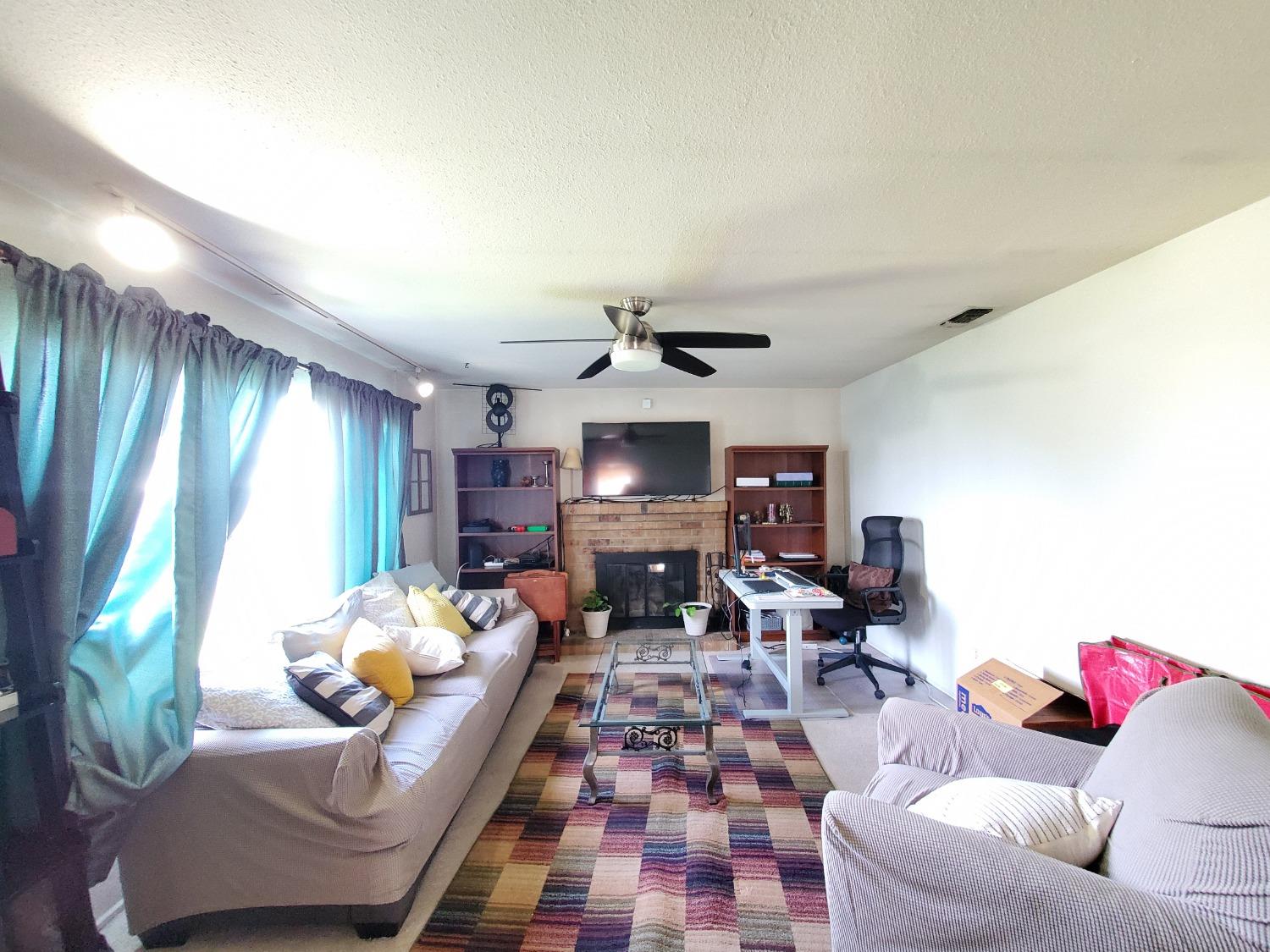 Detail Gallery Image 3 of 24 For 834 La Playa Ct, Manteca,  CA 95336 - 3 Beds | 1/1 Baths