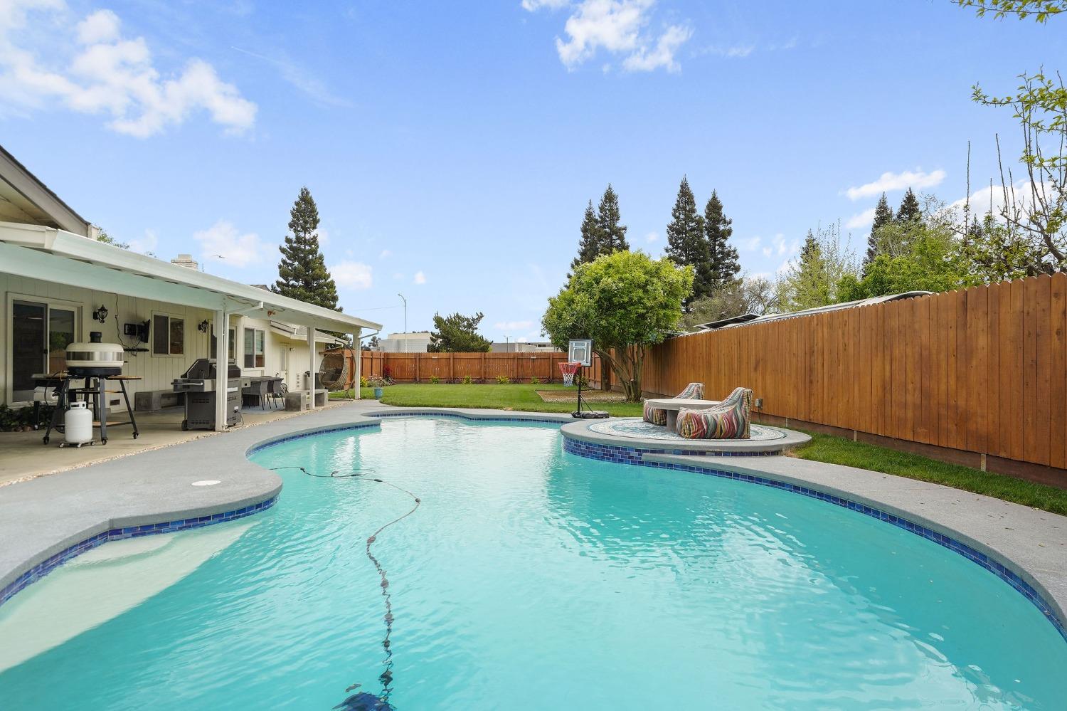 Detail Gallery Image 35 of 43 For 761 Saverien Dr, Sacramento,  CA 95864 - 4 Beds | 2/1 Baths
