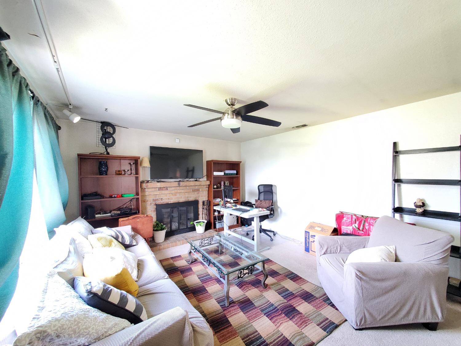 Detail Gallery Image 4 of 24 For 834 La Playa Ct, Manteca,  CA 95336 - 3 Beds | 1/1 Baths
