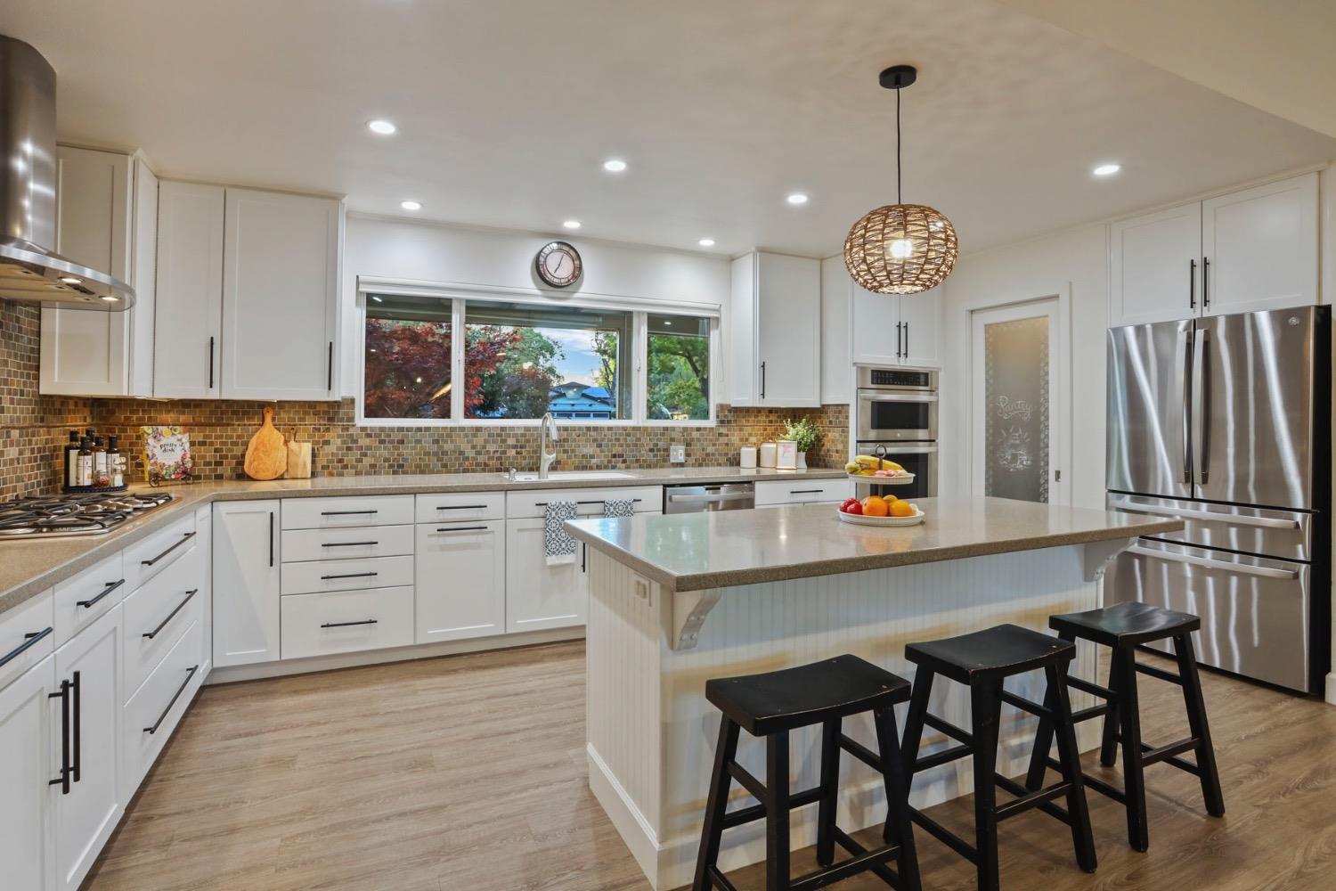 Detail Gallery Image 5 of 51 For 7522 Woodside Dr, Stockton,  CA 95207 - 3 Beds | 3 Baths