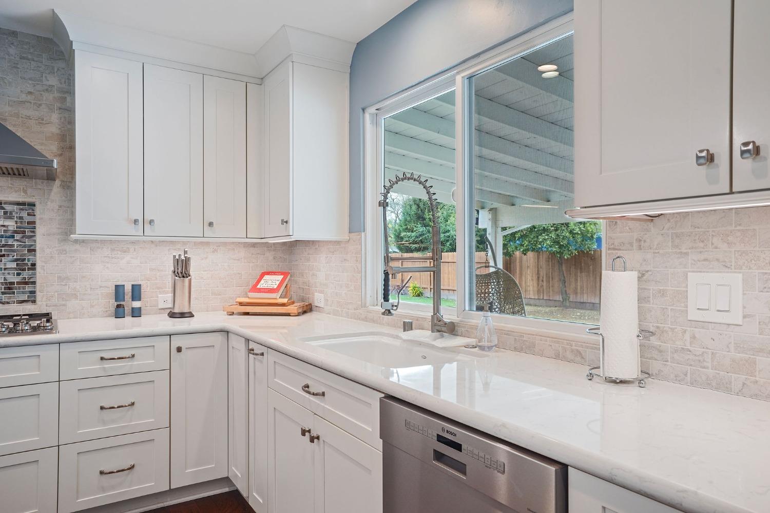 Detail Gallery Image 7 of 43 For 761 Saverien Dr, Sacramento,  CA 95864 - 4 Beds | 2/1 Baths