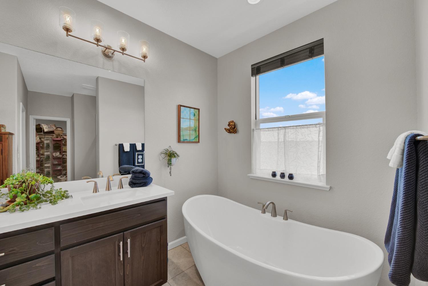 Detail Gallery Image 66 of 93 For 947 Wyatt Ln, Winters,  CA 95694 - 4 Beds | 3/1 Baths