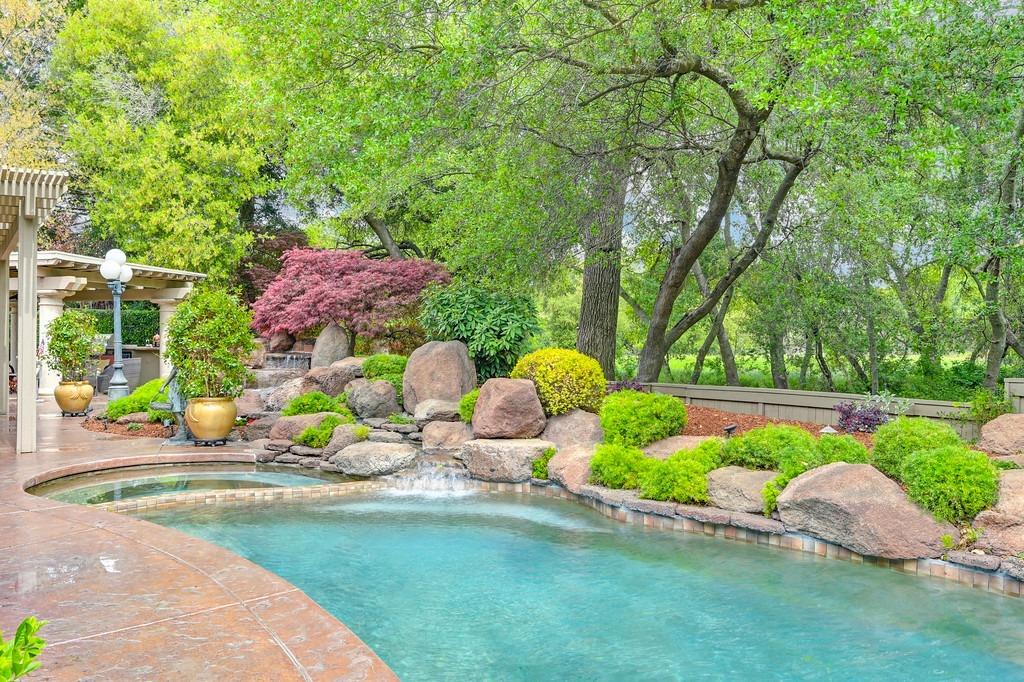 Detail Gallery Image 2 of 95 For 11523 Forty Niner Cir, Gold River,  CA 95670 - 3 Beds | 2/1 Baths