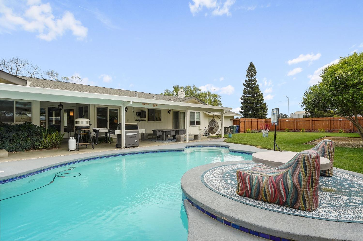 Detail Gallery Image 37 of 43 For 761 Saverien Dr, Sacramento,  CA 95864 - 4 Beds | 2/1 Baths