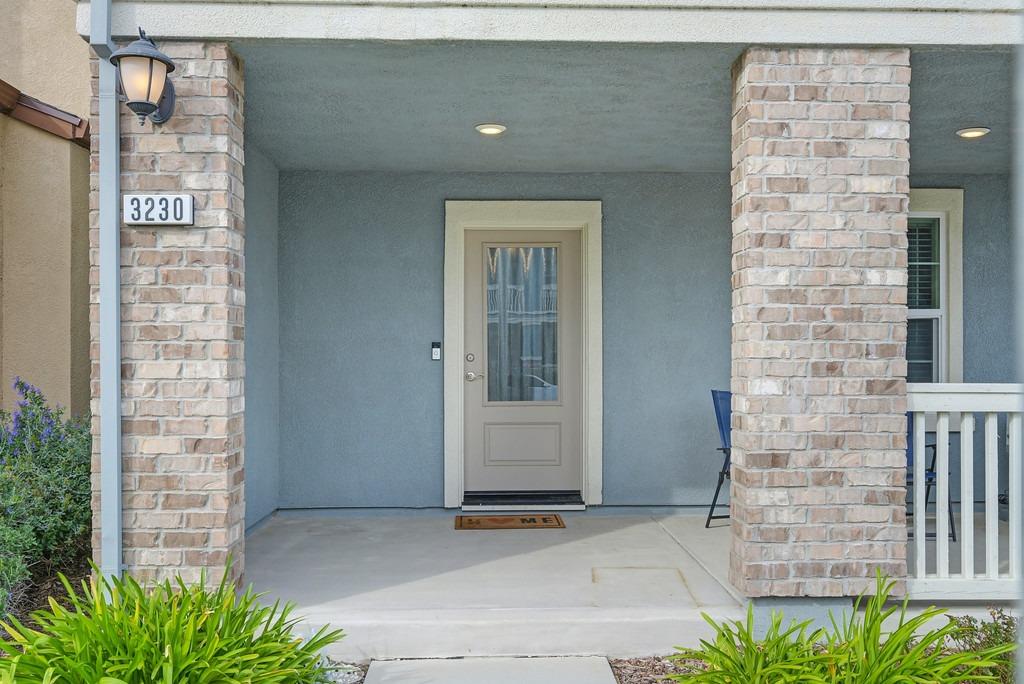 Detail Gallery Image 2 of 27 For 3230 New York Rd, West Sacramento,  CA 95691 - 4 Beds | 3/1 Baths