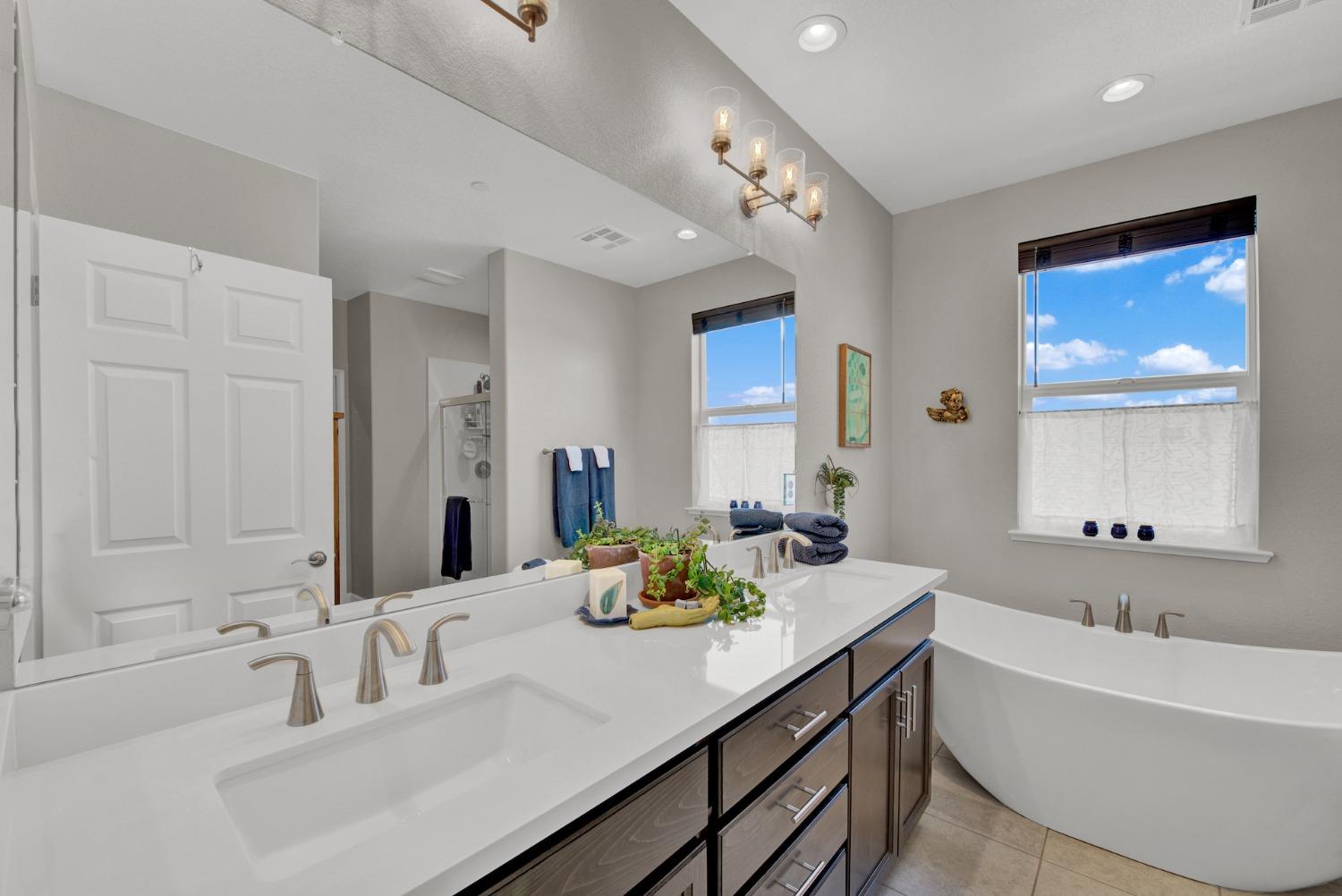 Detail Gallery Image 63 of 93 For 947 Wyatt Ln, Winters,  CA 95694 - 4 Beds | 3/1 Baths
