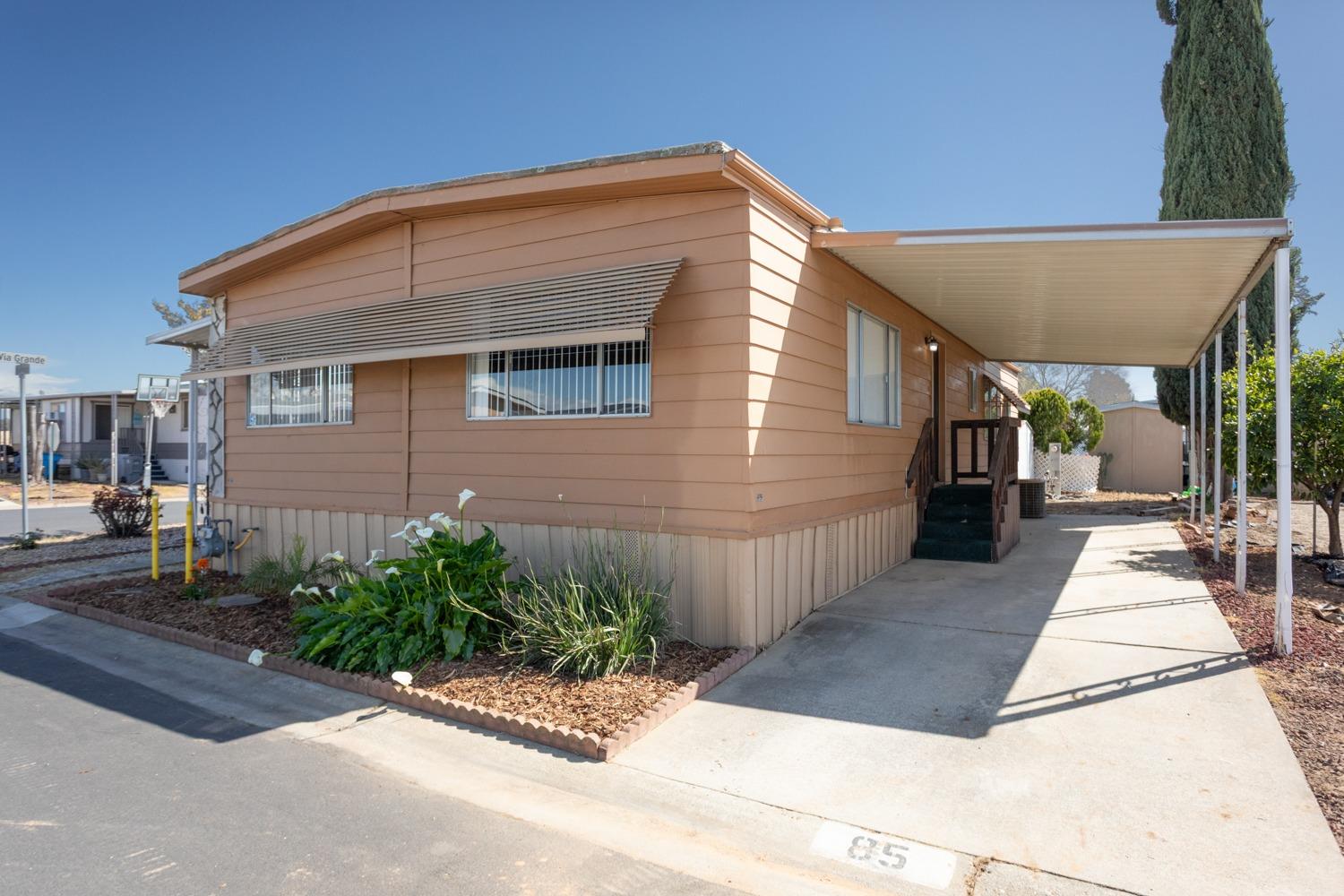 Detail Gallery Image 3 of 49 For 85 via Roberto, Olivehurst,  CA 95961 - 2 Beds | 2 Baths