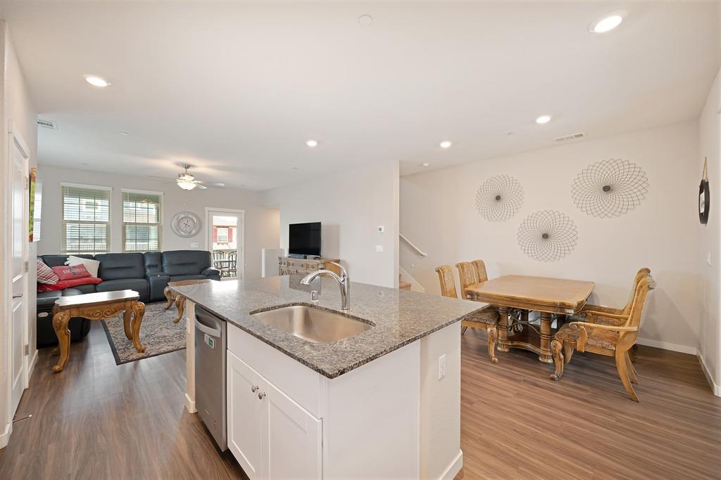 Detail Gallery Image 13 of 27 For 3230 New York Rd, West Sacramento,  CA 95691 - 4 Beds | 3/1 Baths