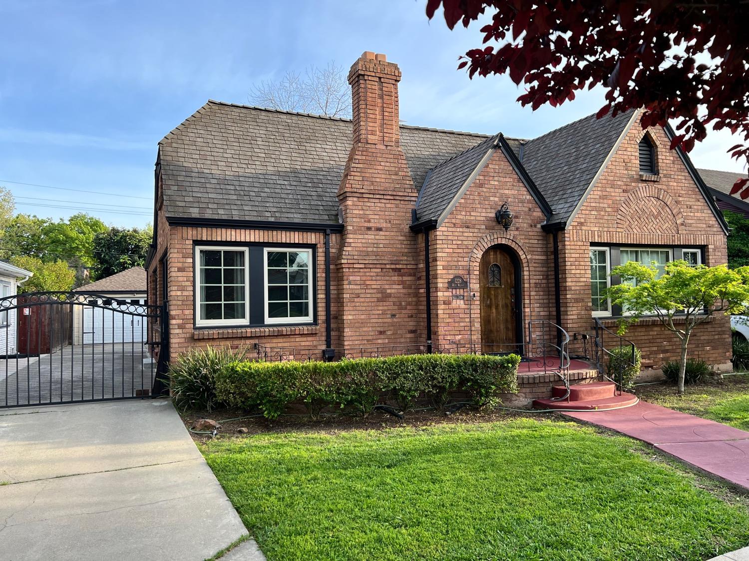Detail Gallery Image 3 of 99 For 1228 W Walnut St, Stockton,  CA 95203 - 3 Beds | 2 Baths