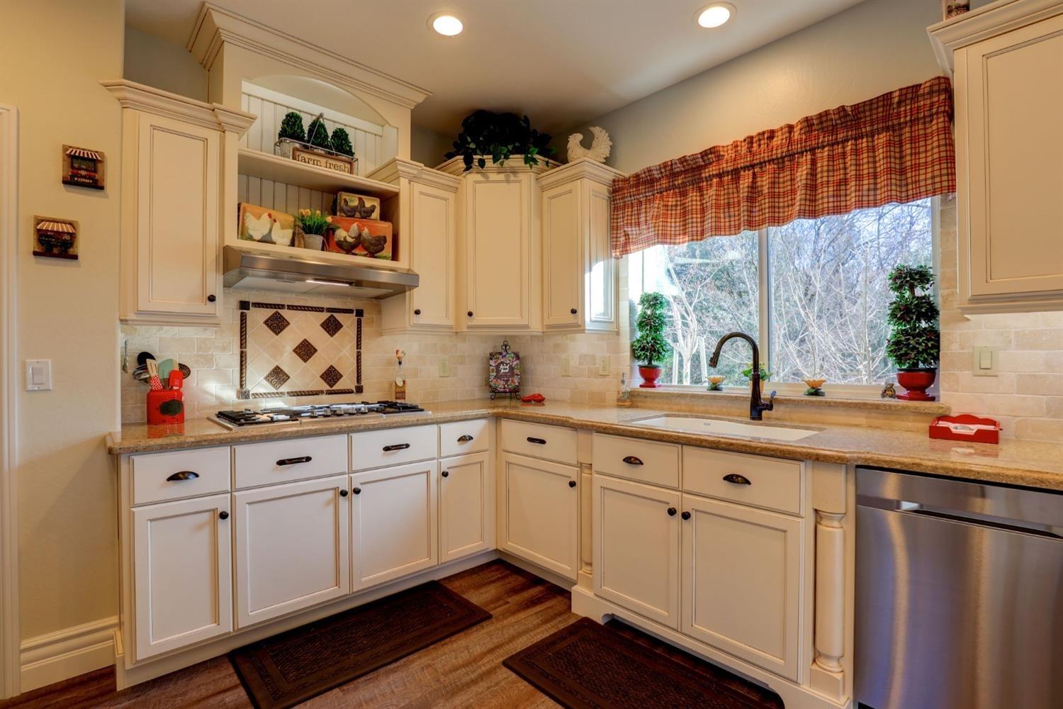 Detail Gallery Image 13 of 78 For 1300 Sierra Oak Ln, Colfax,  CA 95713 - 4 Beds | 3/1 Baths