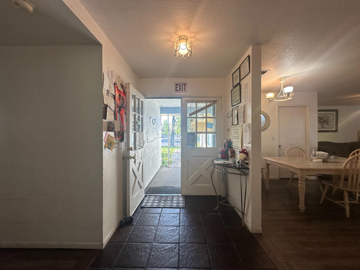 Detail Gallery Image 6 of 31 For 2305 Lido Cir, Stockton,  CA 95207 - 4 Beds | 2 Baths