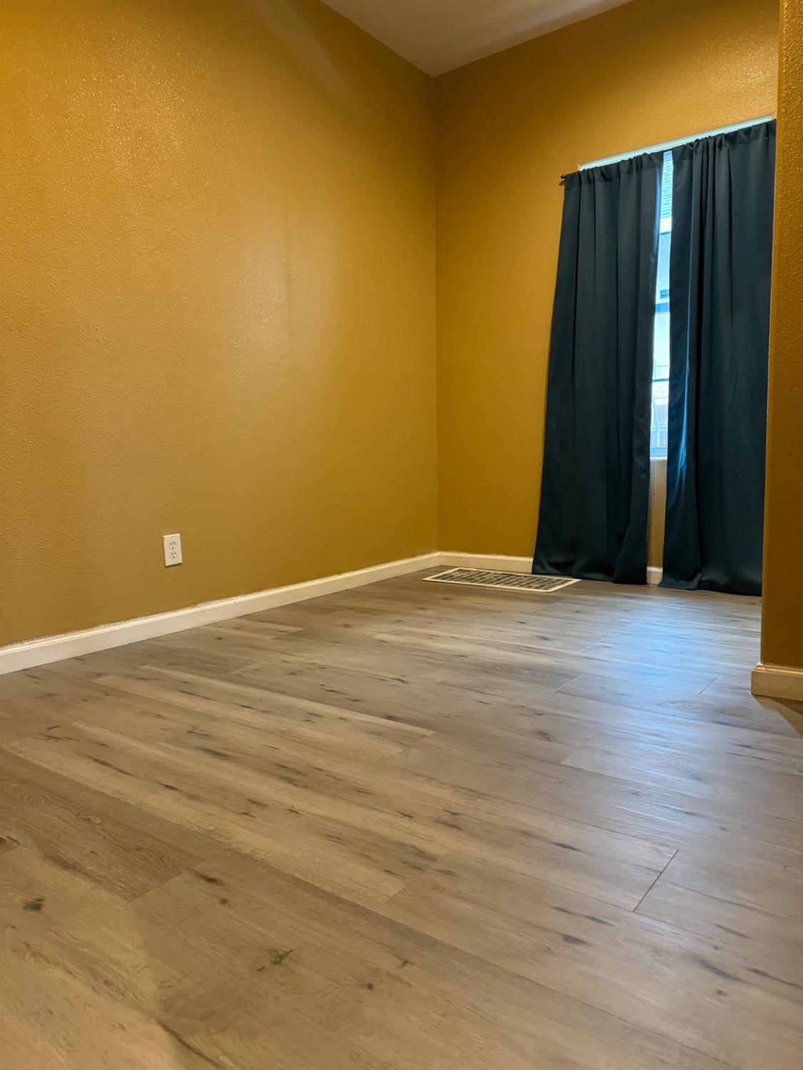 Detail Gallery Image 13 of 14 For 112 E Jefferson St, Stockton,  CA 95206 - 3 Beds | 2 Baths