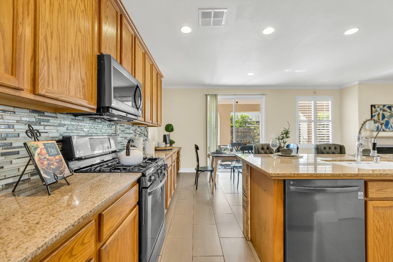 Detail Gallery Image 39 of 82 For 9903 Tiziano Dr, Stockton,  CA 95212 - 5 Beds | 4/1 Baths