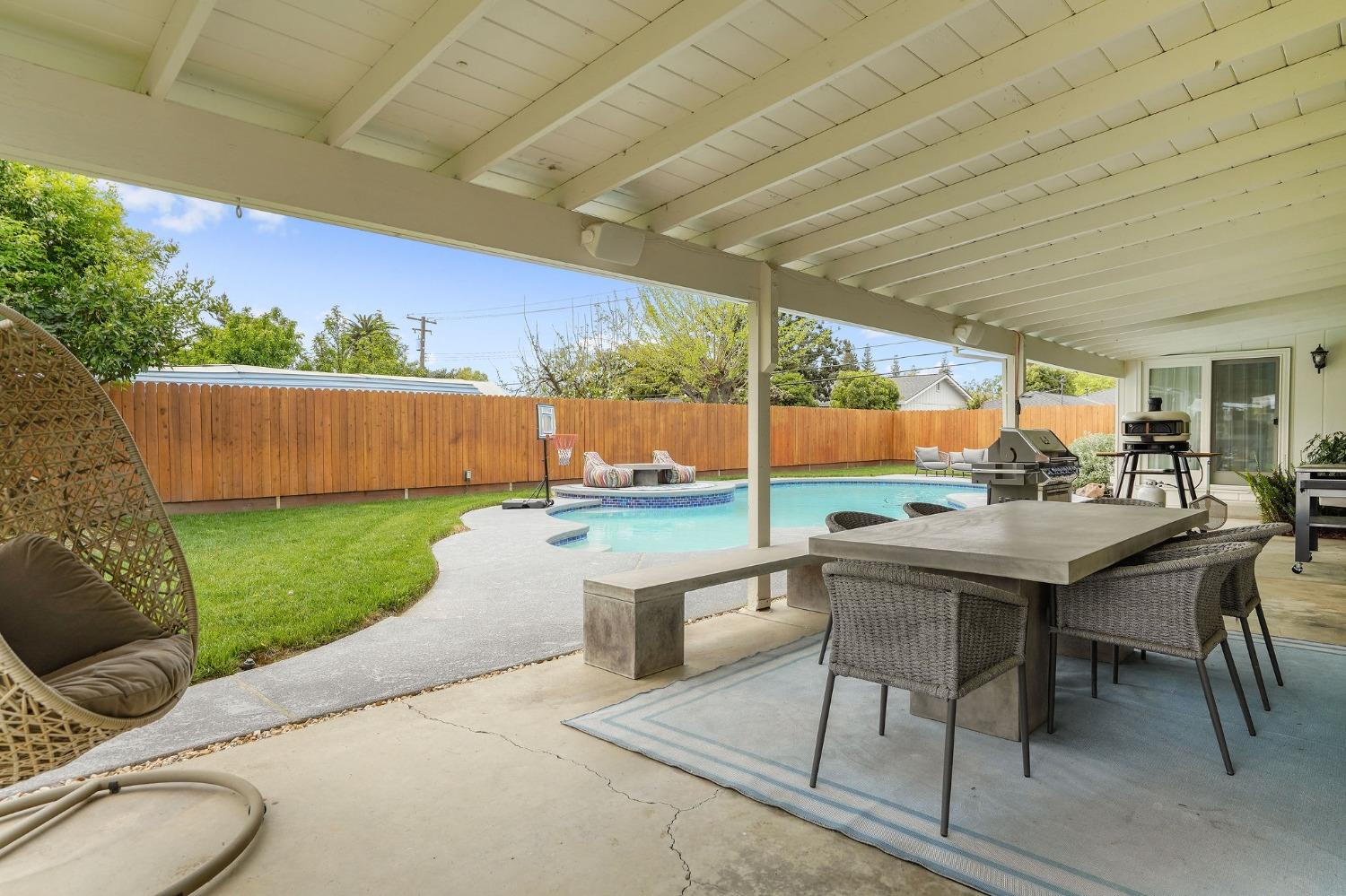 Detail Gallery Image 39 of 43 For 761 Saverien Dr, Sacramento,  CA 95864 - 4 Beds | 2/1 Baths