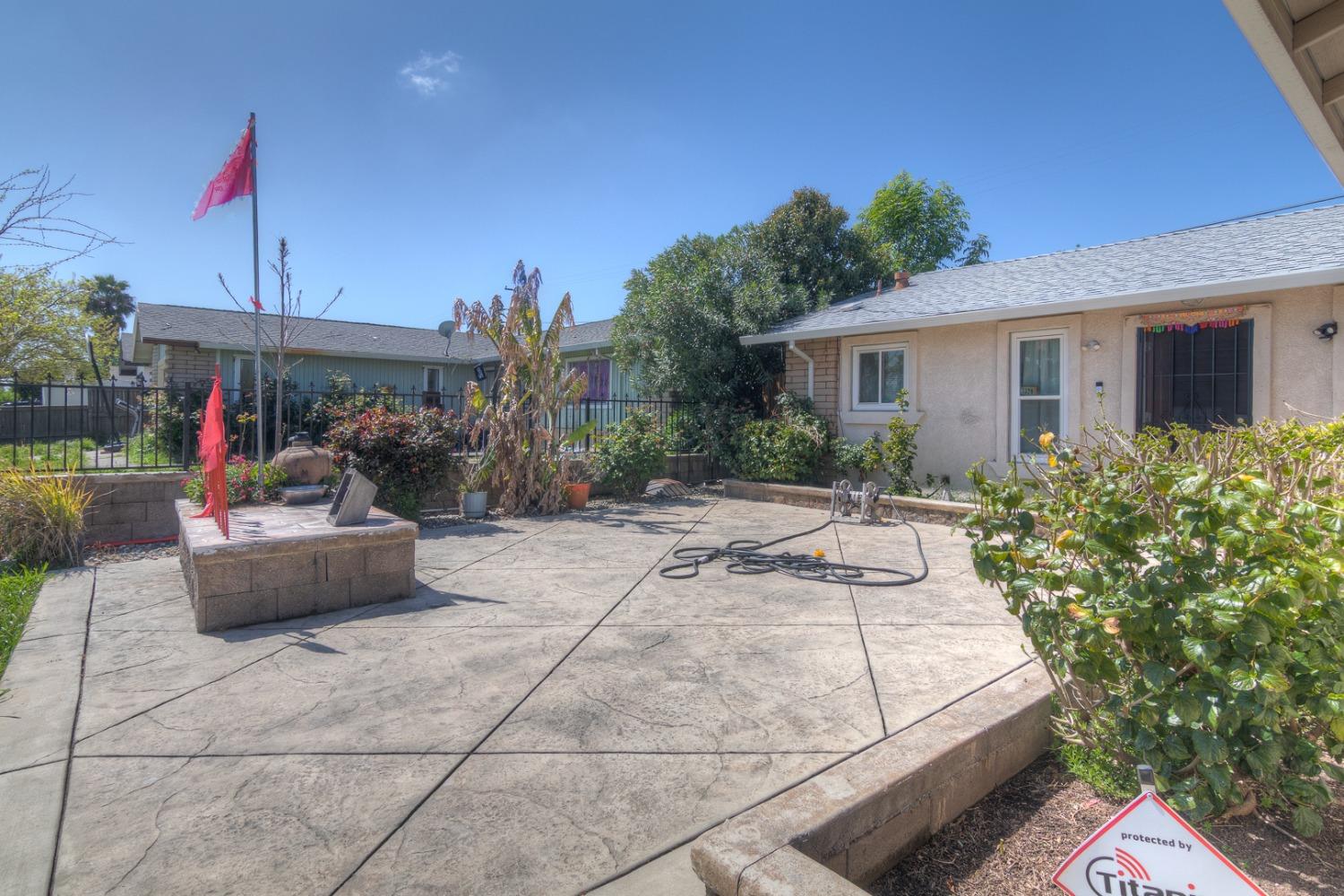 Detail Gallery Image 4 of 27 For 7326 Loma Verde Way, Sacramento,  CA 95822 - 3 Beds | 2 Baths