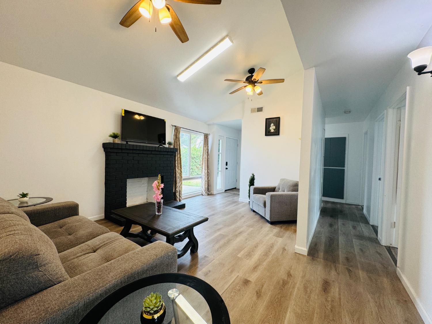 Detail Gallery Image 4 of 21 For 2953 Beeston Ave, Sacramento,  CA 95822 - 3 Beds | 2 Baths