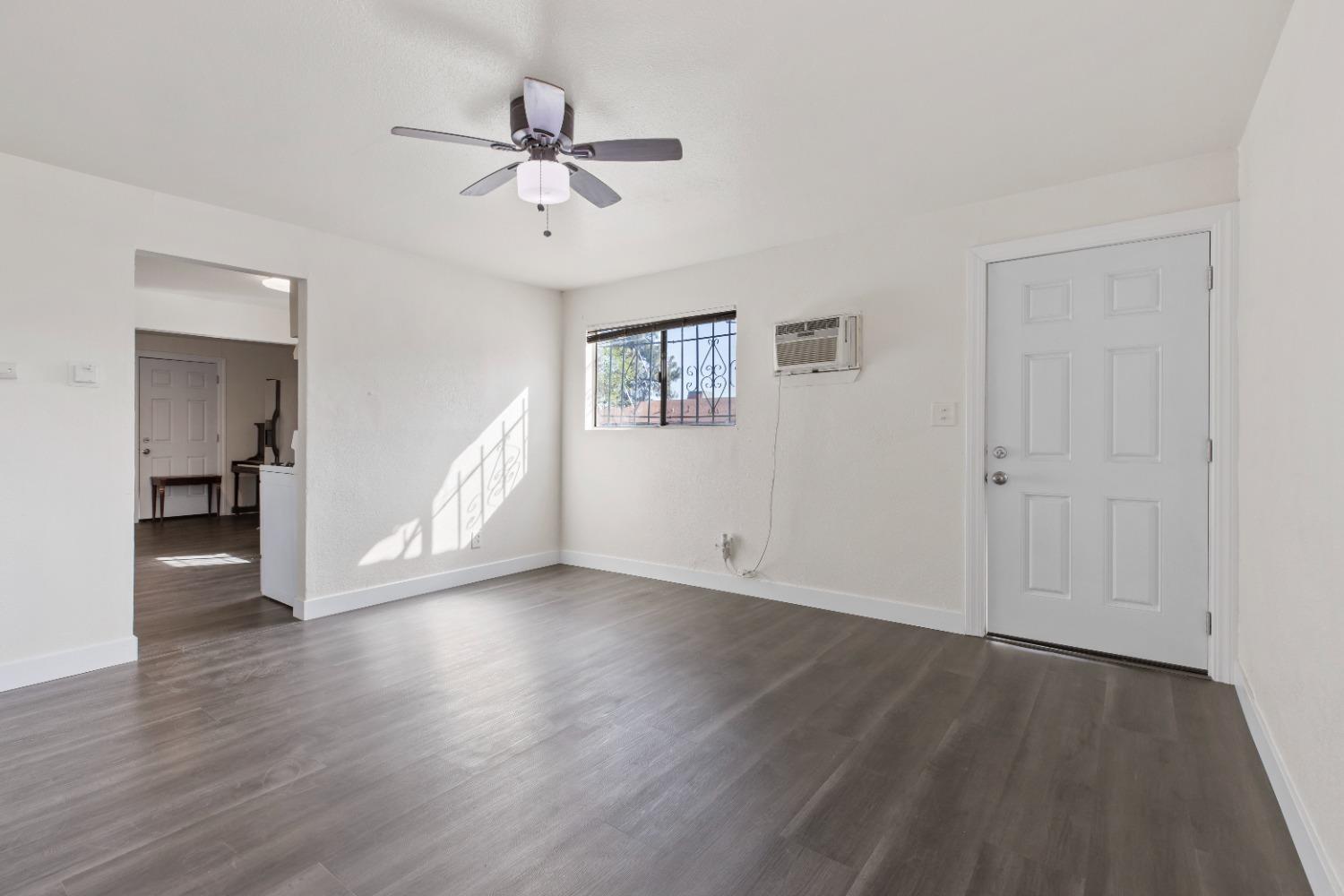 Detail Gallery Image 5 of 13 For 2121 S Lincoln St, Stockton,  CA 95206 - 3 Beds | 2 Baths