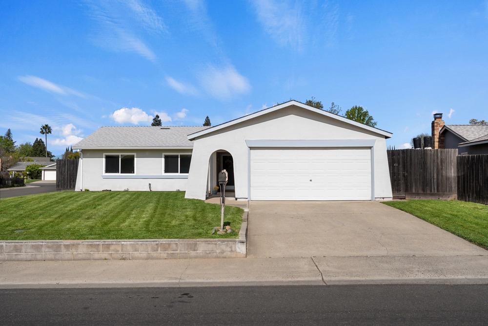 Detail Gallery Image 1 of 1 For 9347 Medallion Way, Sacramento,  CA 95826 - 3 Beds | 2 Baths