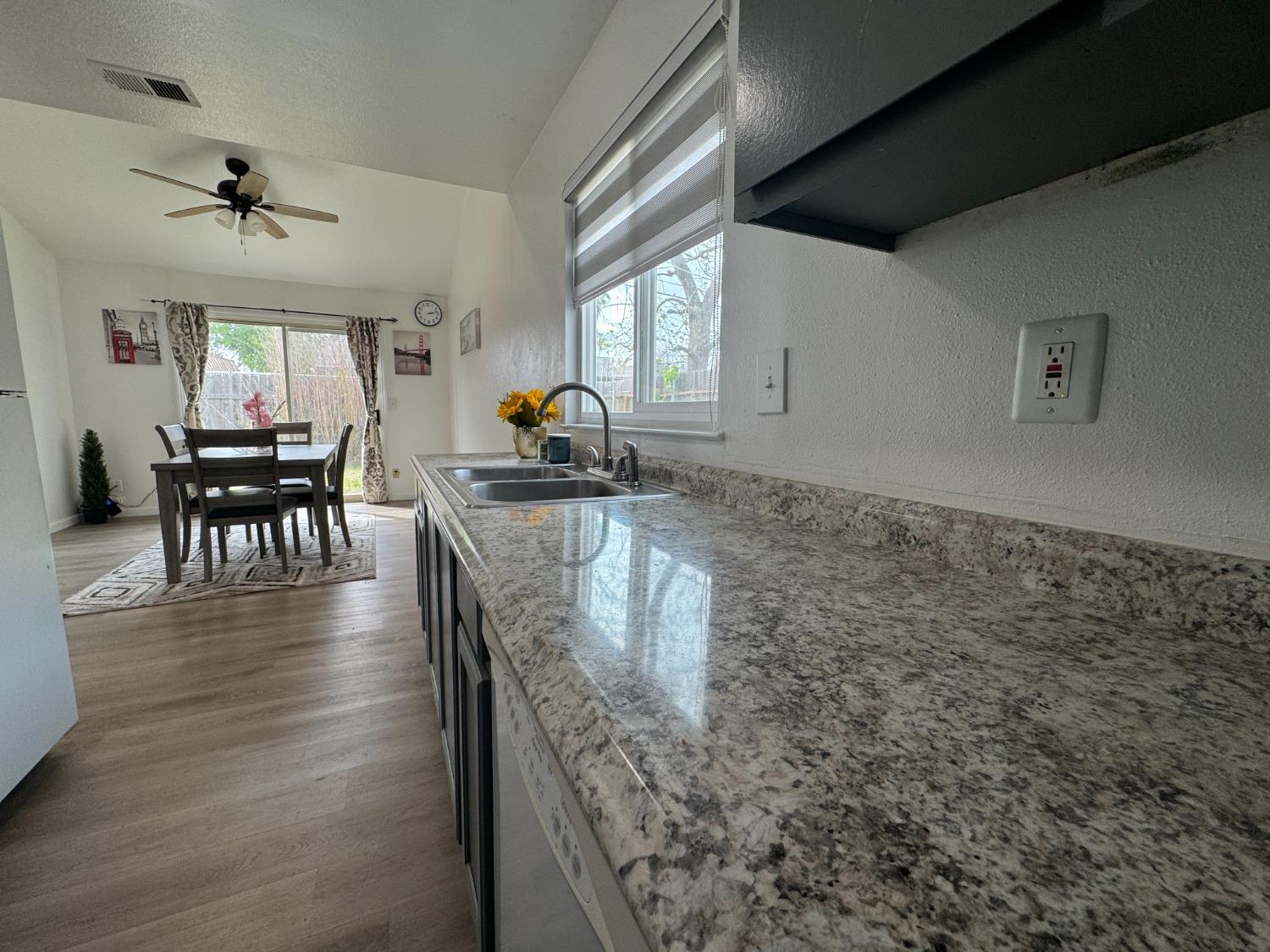 Detail Gallery Image 7 of 21 For 2953 Beeston Ave, Sacramento,  CA 95822 - 3 Beds | 2 Baths