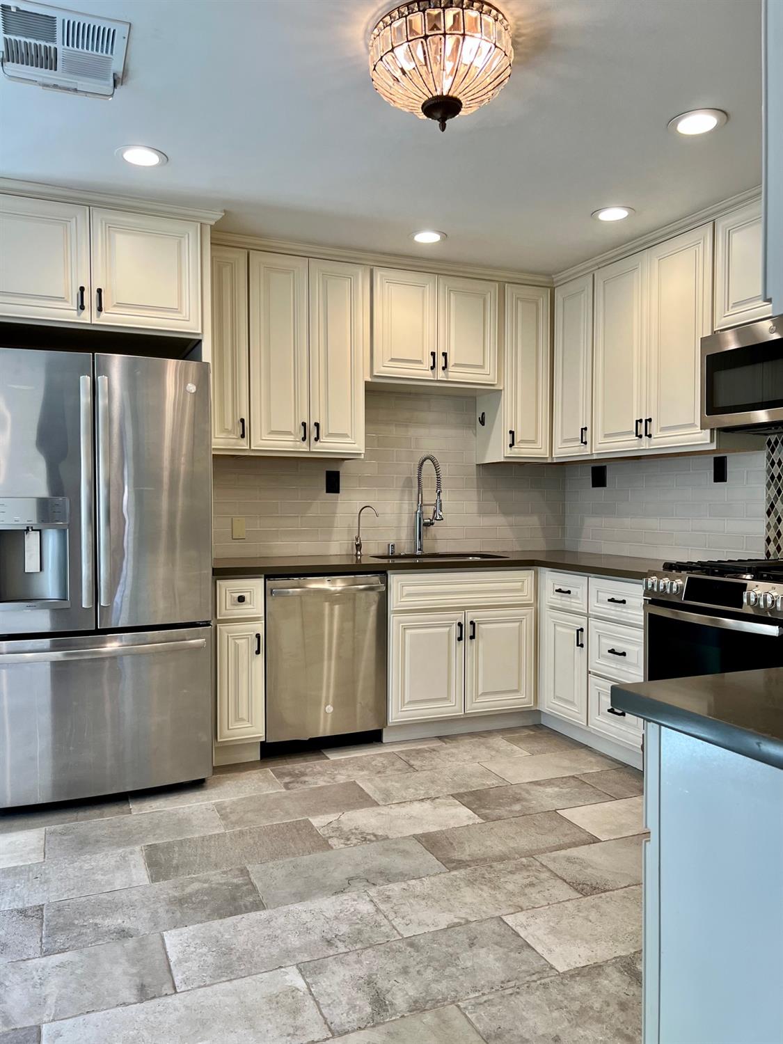 Detail Gallery Image 27 of 99 For 1228 W Walnut St, Stockton,  CA 95203 - 3 Beds | 2 Baths