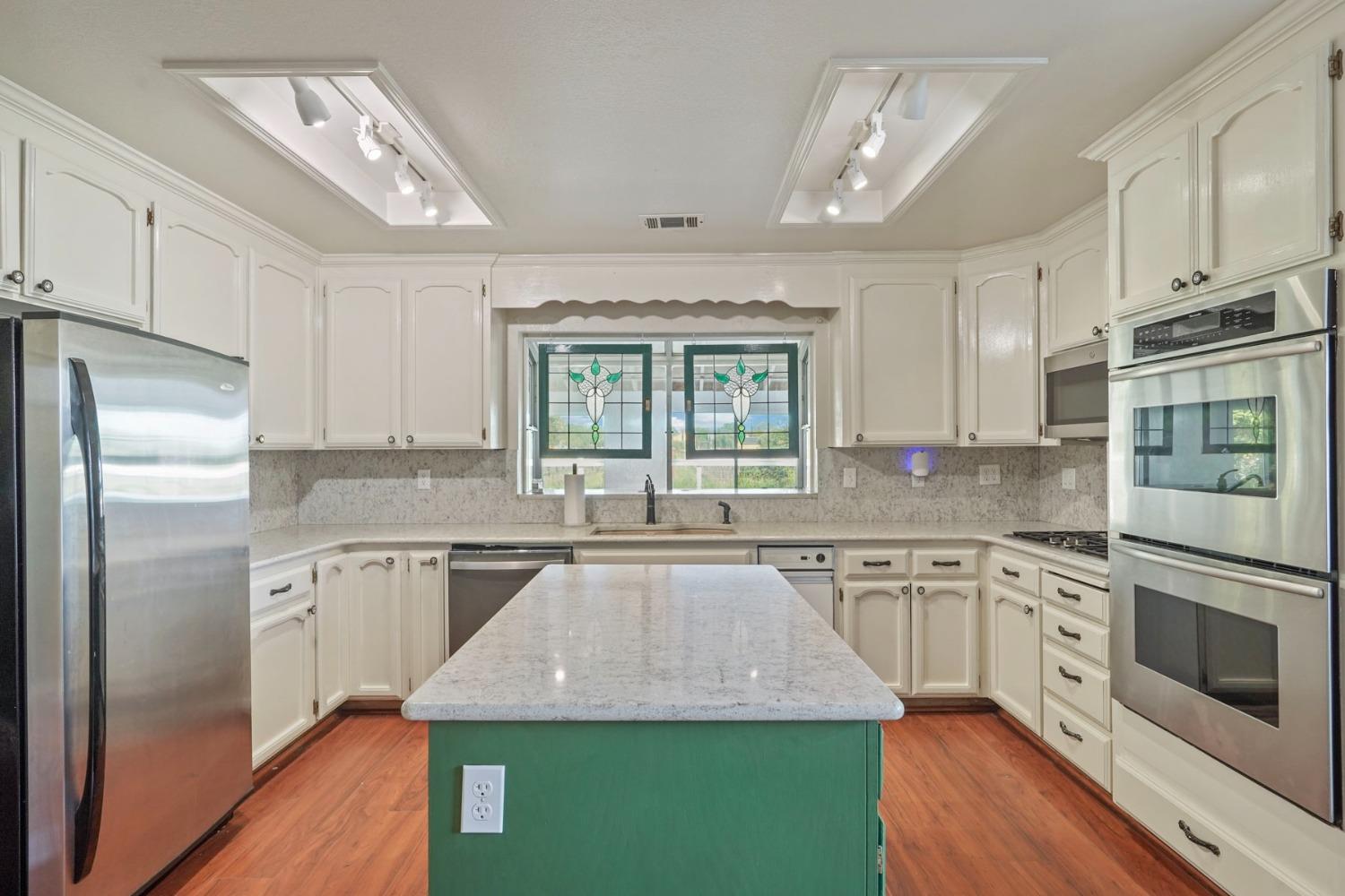 Detail Gallery Image 15 of 70 For 379 W Taddei Rd, Acampo,  CA 95220 - 3 Beds | 2/1 Baths