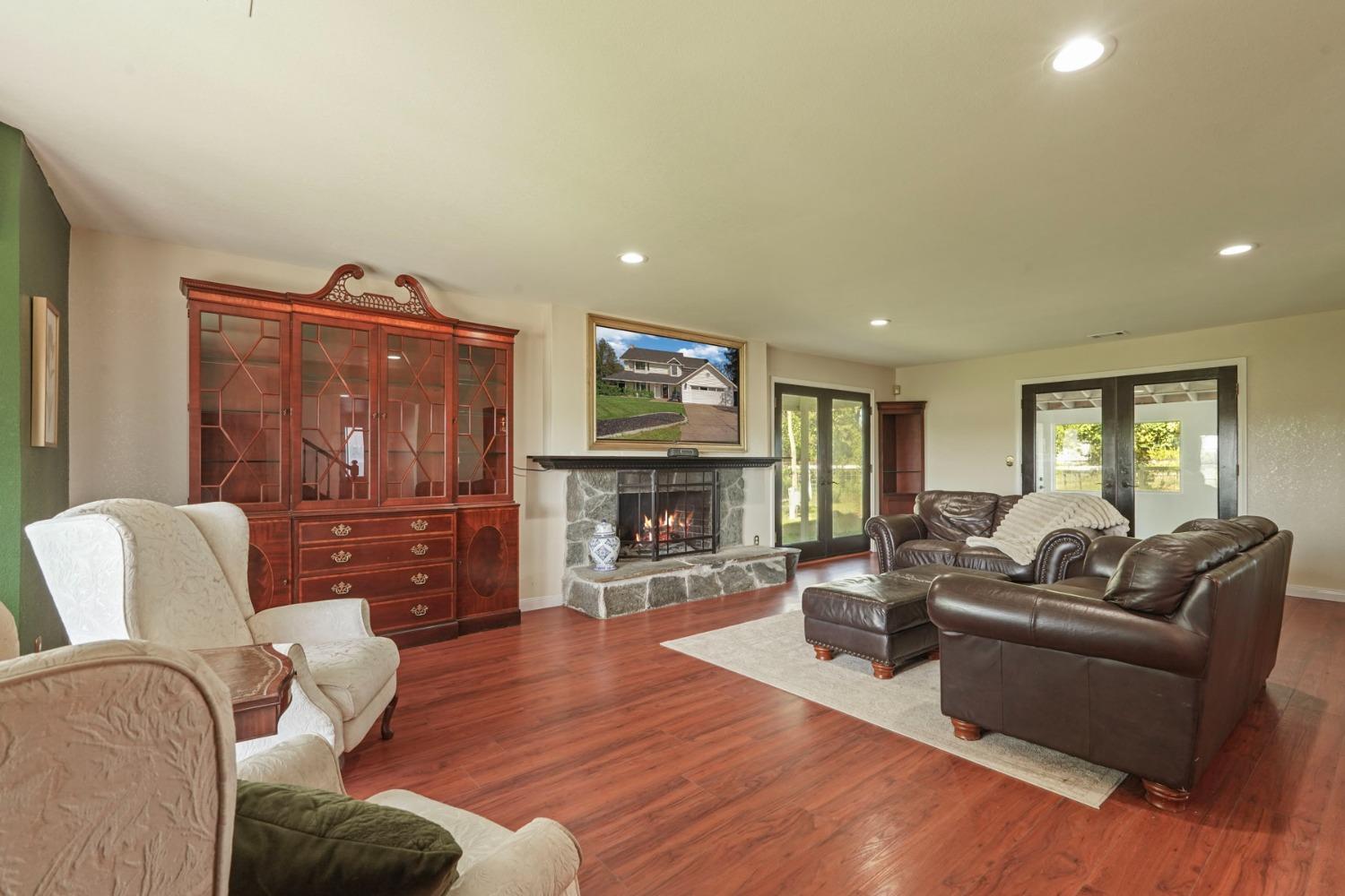 Detail Gallery Image 7 of 70 For 379 W Taddei Rd, Acampo,  CA 95220 - 3 Beds | 2/1 Baths