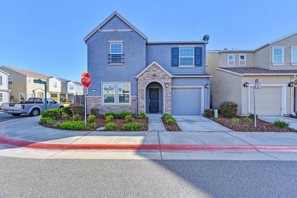 Detail Gallery Image 1 of 1 For 370 Bathbridge Ln, Sacramento,  CA 95823 - 4 Beds | 2/1 Baths