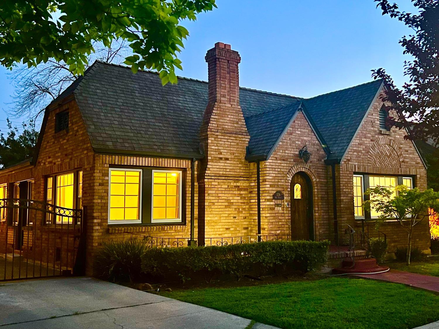 Detail Gallery Image 1 of 99 For 1228 W Walnut St, Stockton,  CA 95203 - 3 Beds | 2 Baths