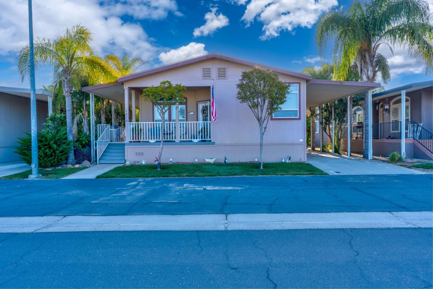 Detail Gallery Image 1 of 34 For 1470 Queen Way 17, Livingston,  CA 95334 - 2 Beds | 2 Baths