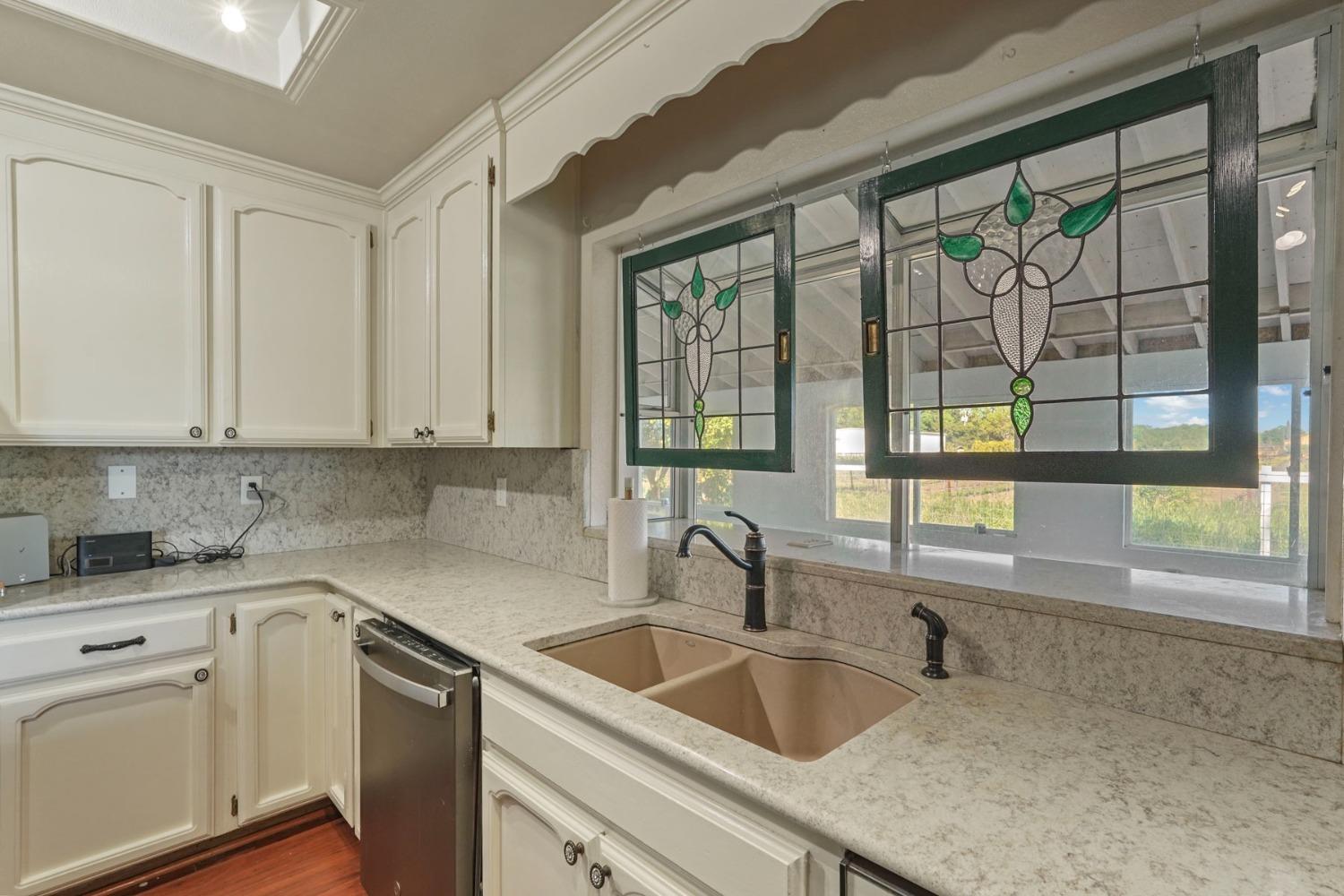 Detail Gallery Image 16 of 70 For 379 W Taddei Rd, Acampo,  CA 95220 - 3 Beds | 2/1 Baths
