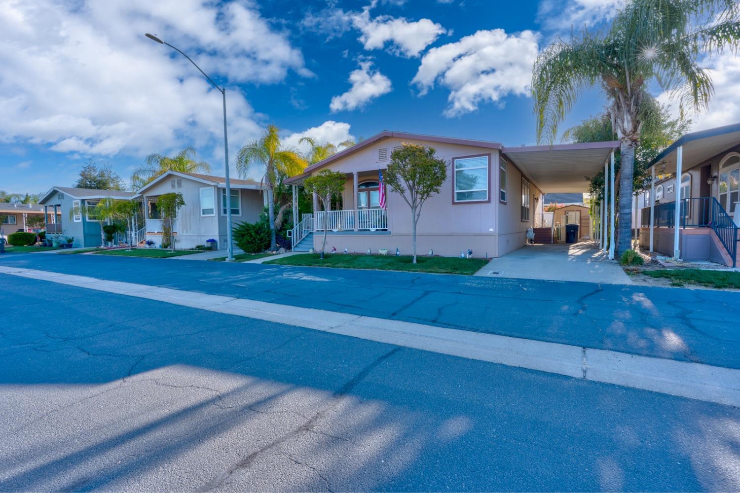 Detail Gallery Image 2 of 34 For 1470 Queen Way 17, Livingston,  CA 95334 - 2 Beds | 2 Baths