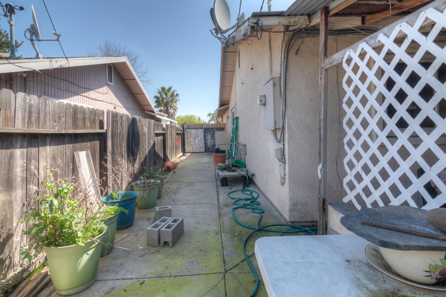Detail Gallery Image 25 of 27 For 7326 Loma Verde Way, Sacramento,  CA 95822 - 3 Beds | 2 Baths