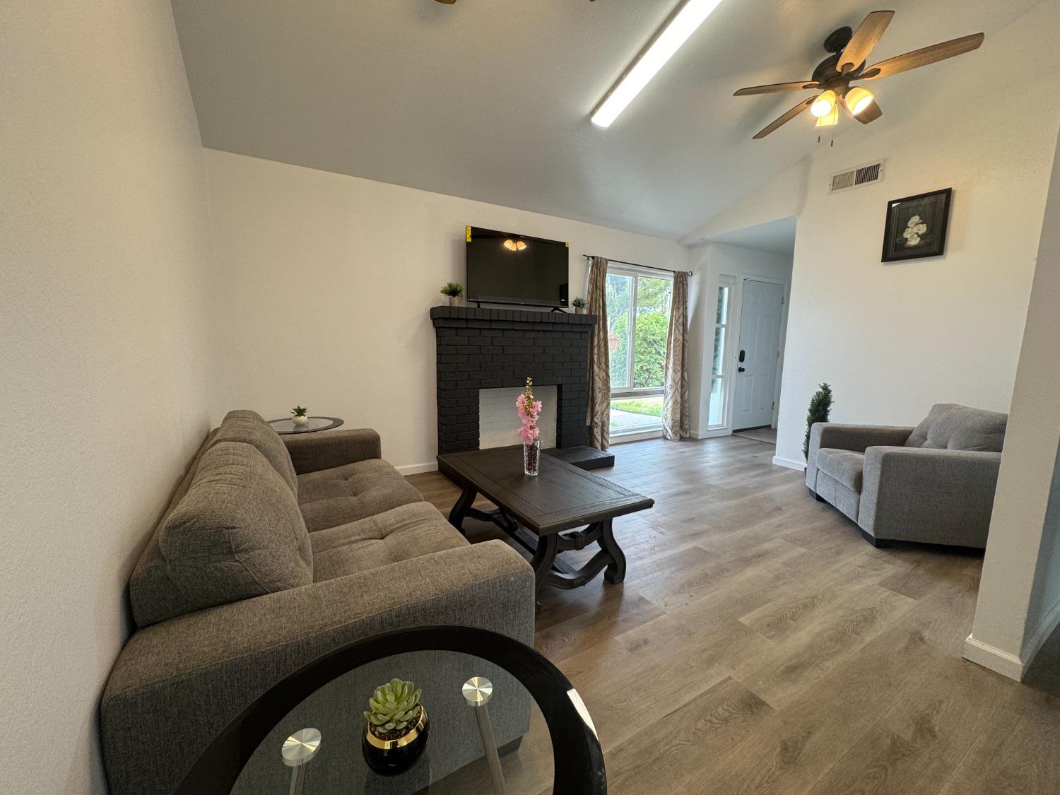 Detail Gallery Image 3 of 21 For 2953 Beeston Ave, Sacramento,  CA 95822 - 3 Beds | 2 Baths
