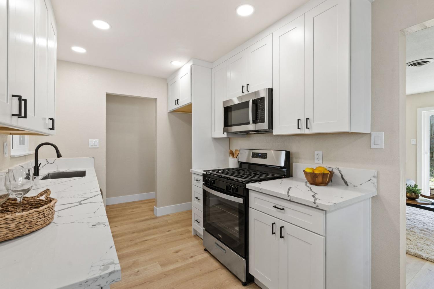 Detail Gallery Image 2 of 21 For 1314 Sheridan Ave, Roseville,  CA 95661 - 3 Beds | 2 Baths