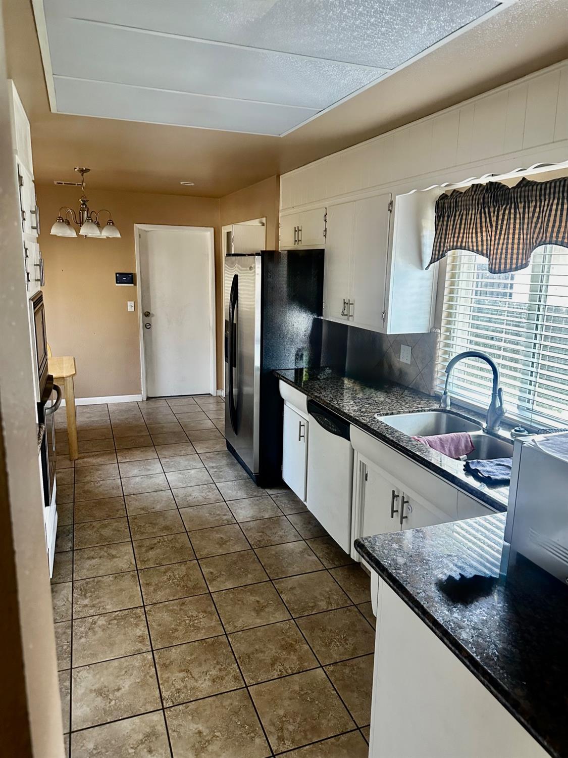 Detail Gallery Image 4 of 10 For 2629 Stanfield Dr, Stockton,  CA 95209 - 3 Beds | 2 Baths