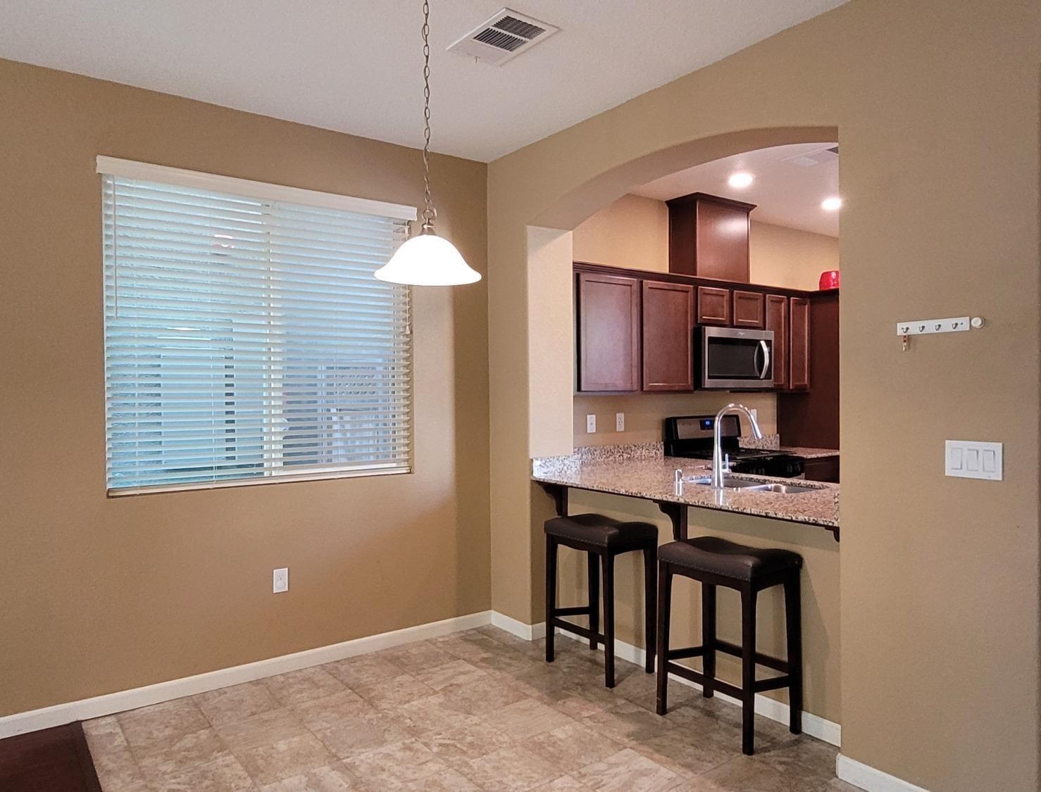 Detail Gallery Image 8 of 61 For 1120 Willow Oak Dr, Stockton,  CA 95210 - 4 Beds | 3 Baths