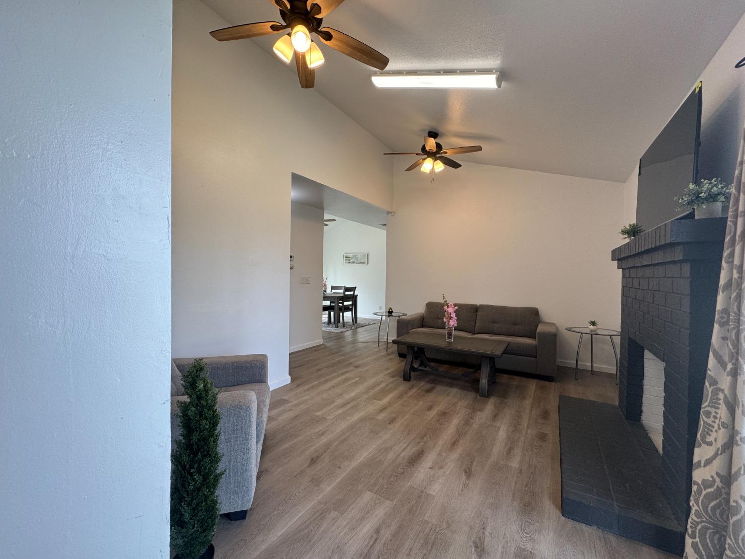 Detail Gallery Image 2 of 21 For 2953 Beeston Ave, Sacramento,  CA 95822 - 3 Beds | 2 Baths