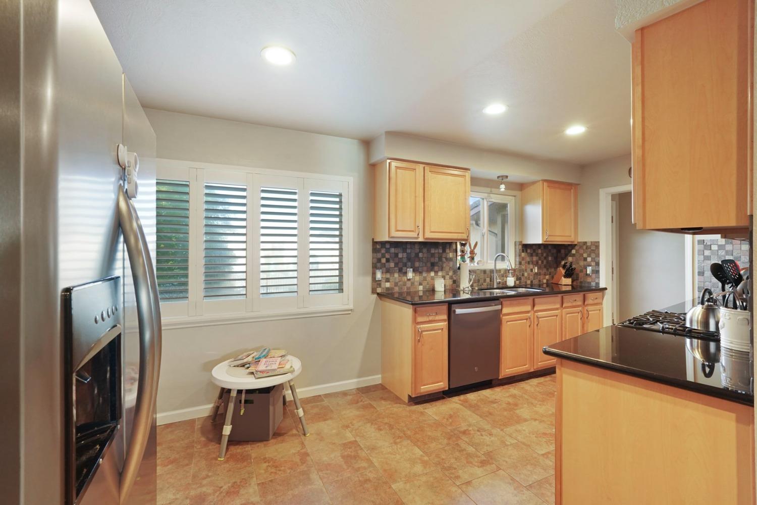 Detail Gallery Image 12 of 45 For 1133 S Orange Ave, Lodi,  CA 95240 - 3 Beds | 2 Baths