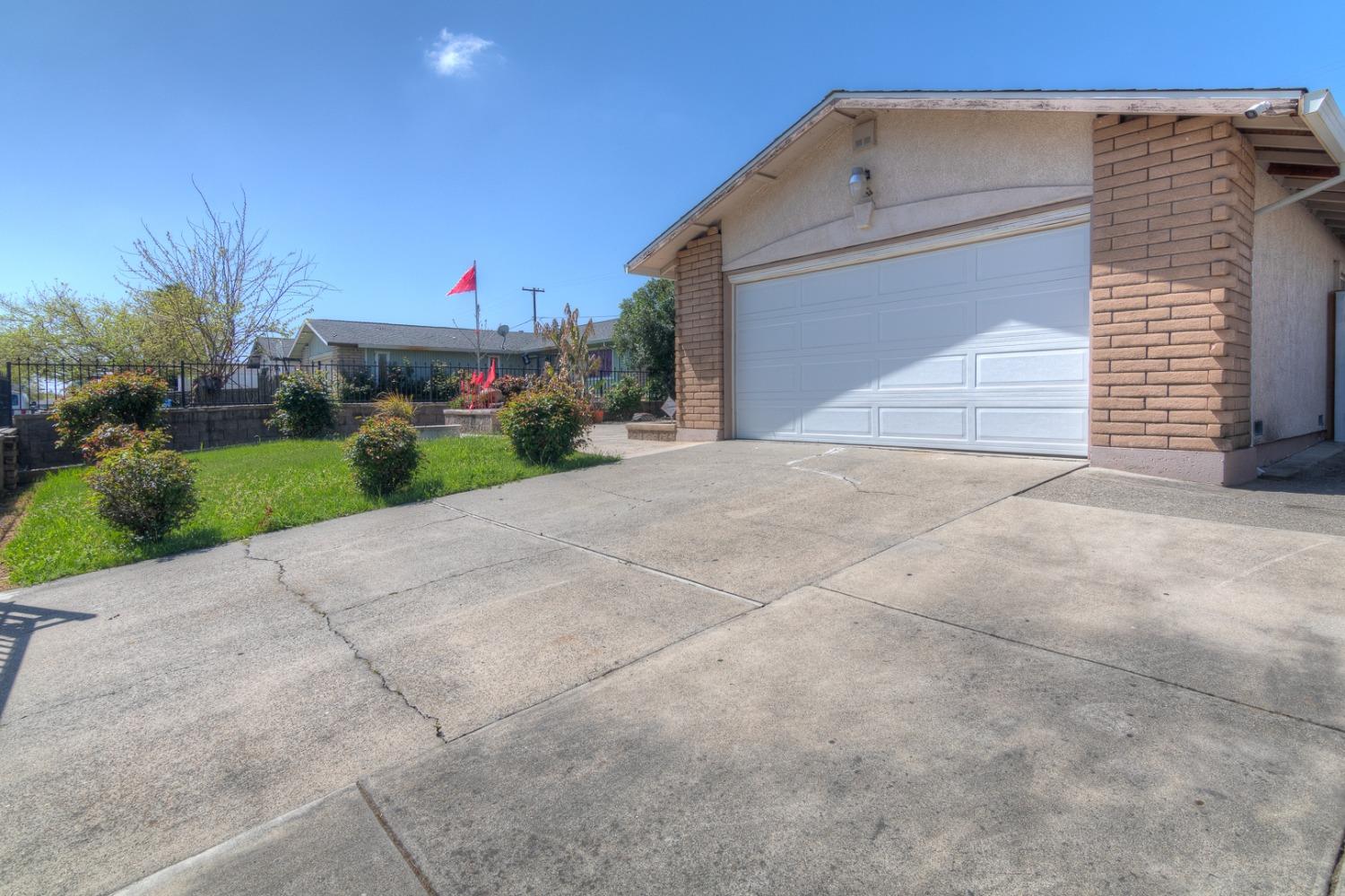 Detail Gallery Image 2 of 27 For 7326 Loma Verde Way, Sacramento,  CA 95822 - 3 Beds | 2 Baths