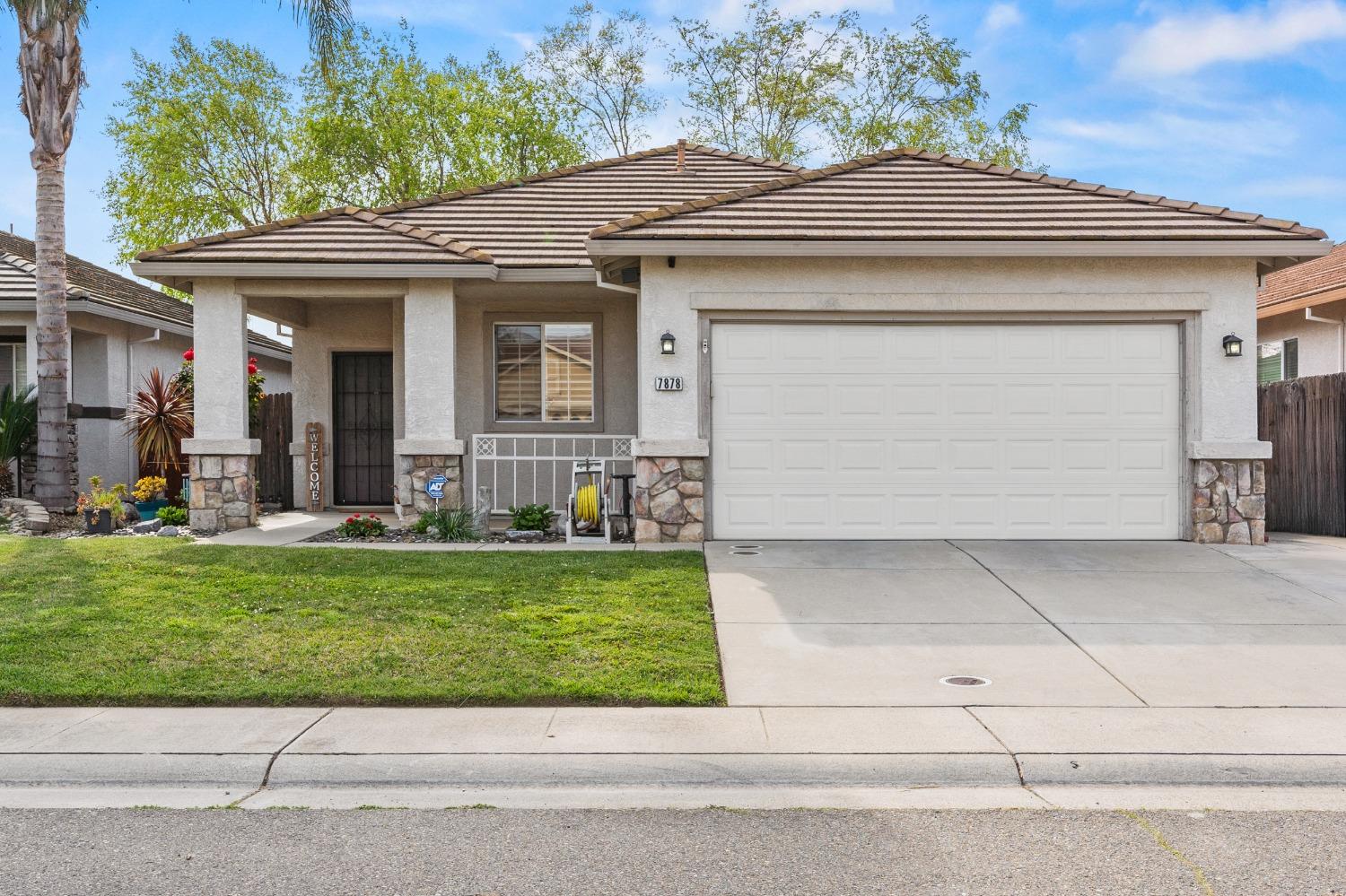 Detail Gallery Image 1 of 1 For 7878 Empingham Way, Sacramento,  CA 95829 - 4 Beds | 2 Baths